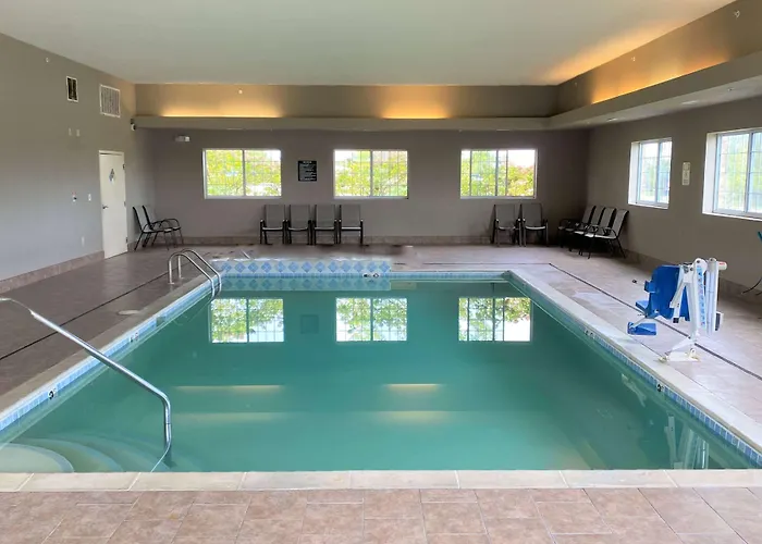 Super 8 By Wyndham Cedar Falls